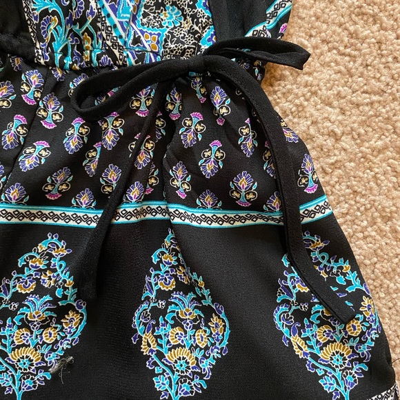 Cold shoulder romper, size small - Picture 2 of 4